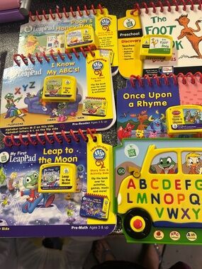 LEAPFROG MEGA LEARNING BUNDLE📚 BOOKS🧸 TOY INCLUDED
🎧 NO INTERNET NEEDED